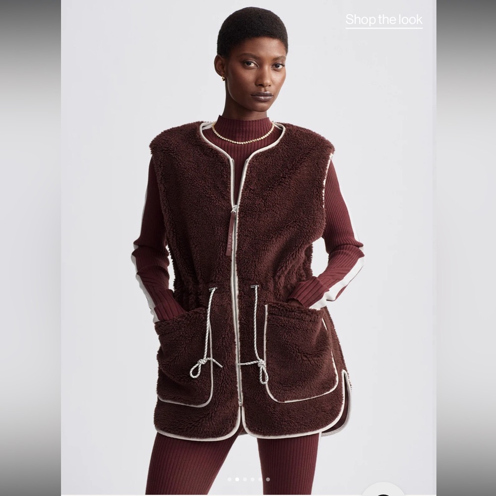 Varley Kestrel Sherpa Gilet in Red Chocolate Large